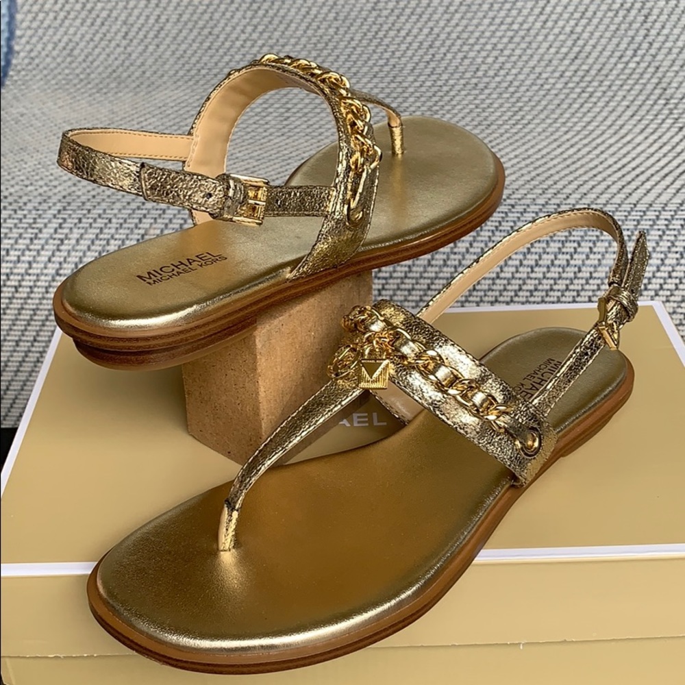 MICHAEL KORS ELSA THONG METALLIC PU PALE GOLD - Picture 2 of 16